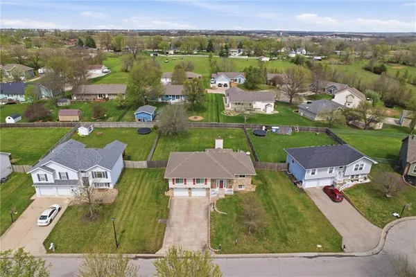 $325,000 | 1305 Sam Den Circle, Cameron, MO 64429