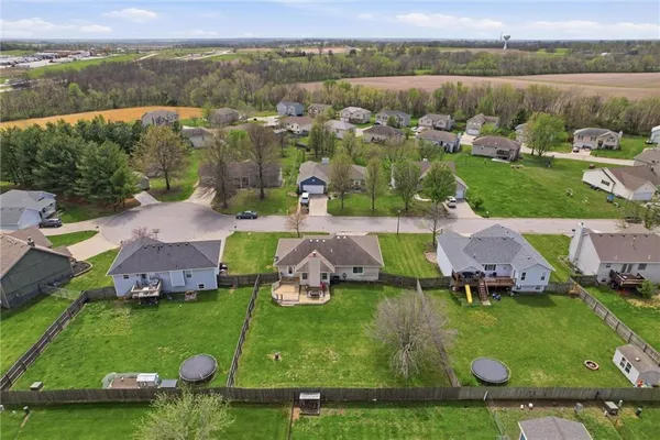 $325,000 | 1305 Sam Den Circle, Cameron, MO 64429