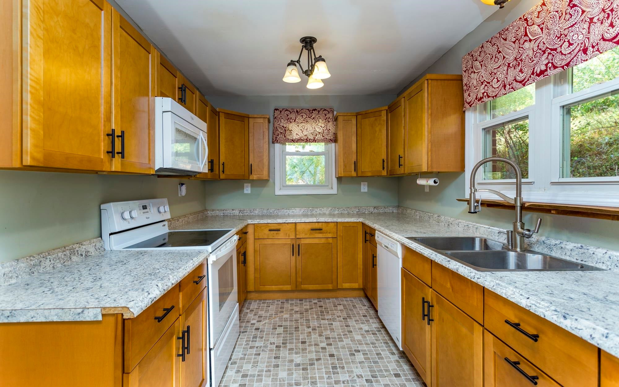 651 Indian Branch Road Huntington, WV 25704 - Photo 8 of 32 Gallery Image 8