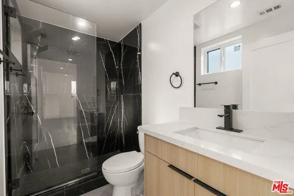 $4,542 | 913 North Hobart Boulevard, Los Angeles, CA 90029