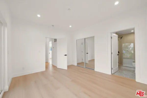 $4,542 | 913 North Hobart Boulevard, Los Angeles, CA 90029