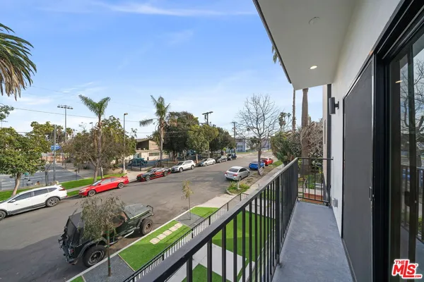 $4,542 | 913 North Hobart Boulevard, Los Angeles, CA 90029