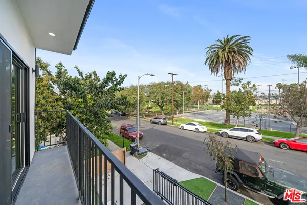 $4,542 | 913 North Hobart Boulevard, Los Angeles, CA 90029