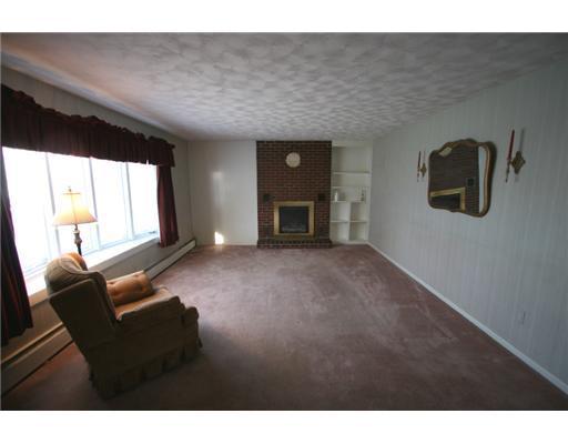 1113 Chase Road Bangor, ME 04401 - Photo 7 of 17 Living Room.