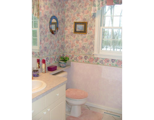 17 Garrison Road Dracut, MA 01826 - Photo 12 of 17