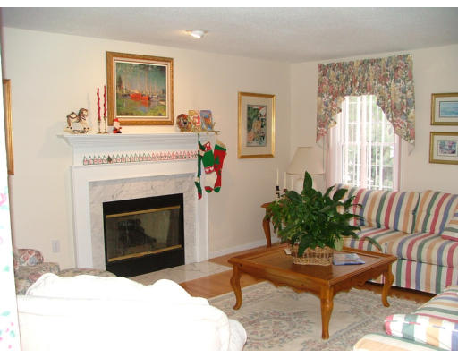 17 Garrison Road Dracut, MA 01826 - Photo 4 of 17