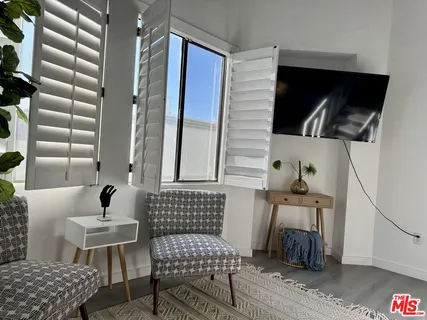 a view of entryway and workspace