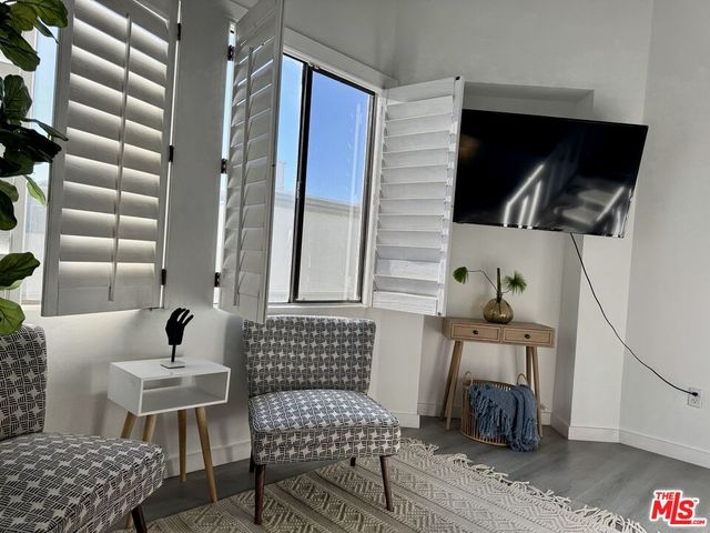 a view of entryway and workspace