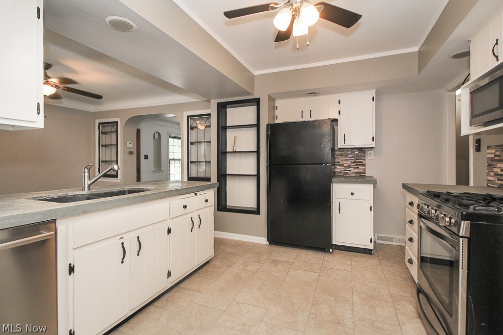3893 Silsby Road Cleveland, OH 44111 - Photo 9 of 33 Gallery Image 9