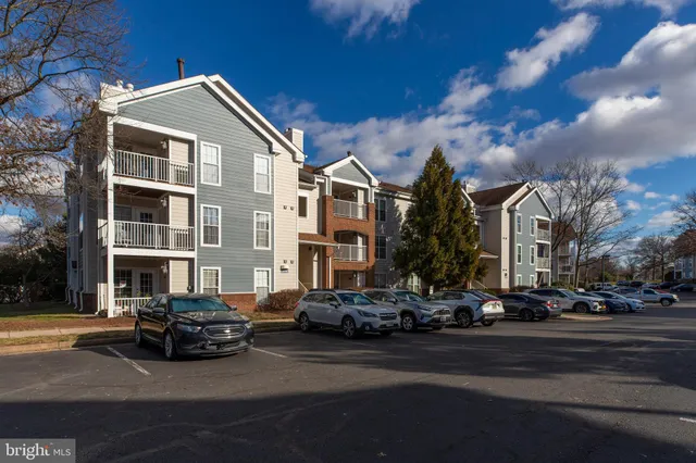 $279,900 | 20950 Timber Ridge Terrace, Unit 202, Ashburn, VA 20147