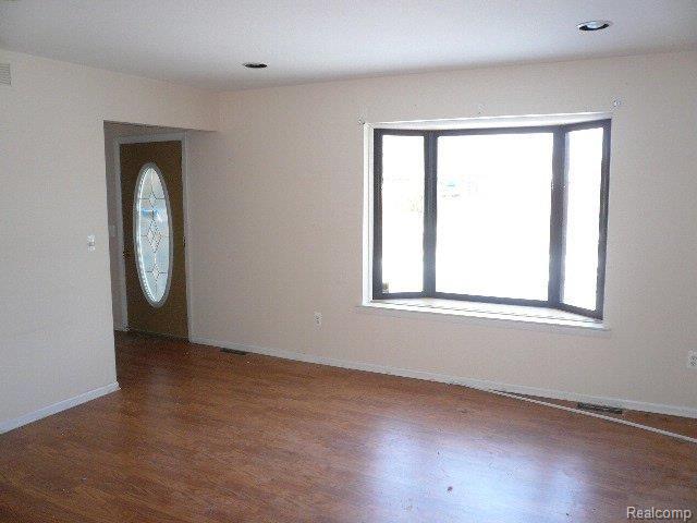 3064 Elmcrest Road Sterling Heights, MI 48310 - Photo 6 of 13 z 010 living