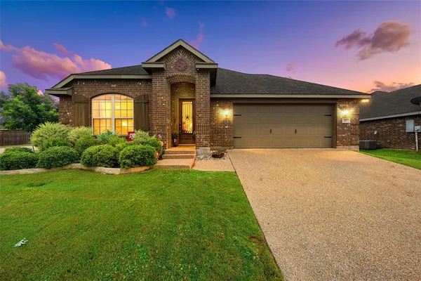 $419,900 | 427 Paso Fino Street, Robinson, TX 76706