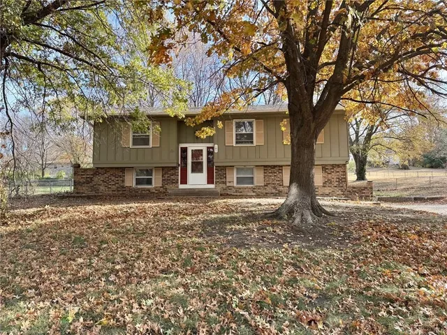 $237,500 | 185 Southeast 421st Road, Warrensburg, MO 64093