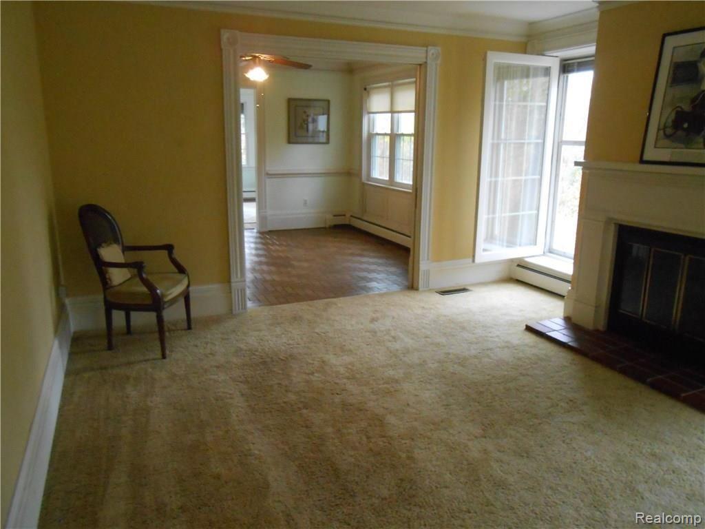 10405 North Rushton Road North South Lyon, MI 48178 - Photo 11 of 28 Living Room
