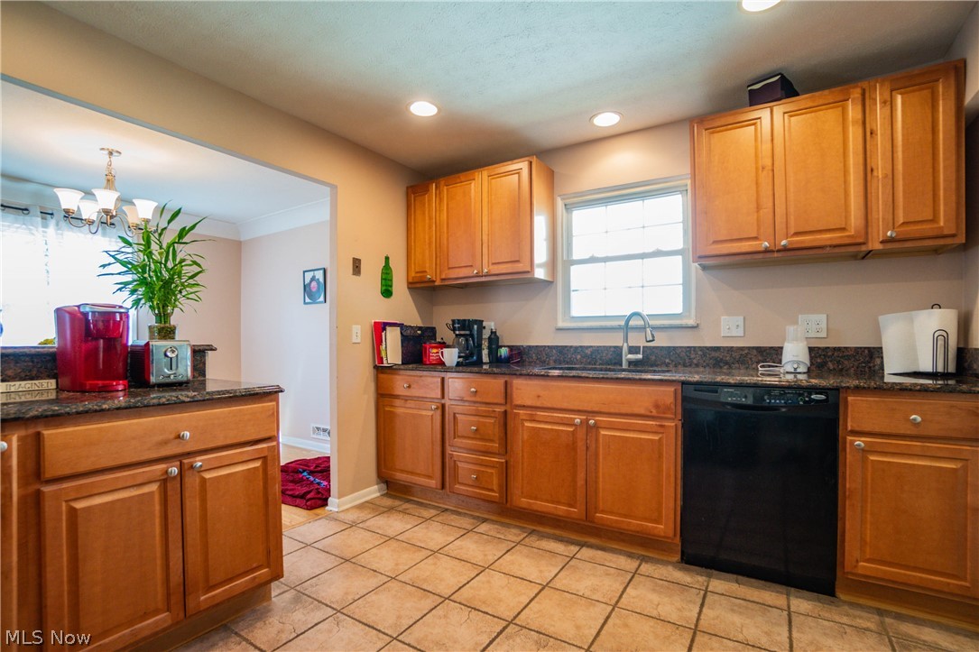 23938 Knickerbocker Road Bay Village, OH 44140 - Photo 3 of 31 Gallery Image 3