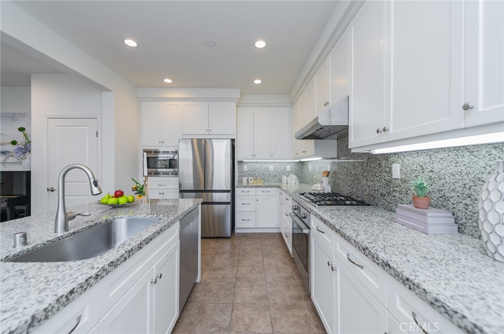 59 Fairymoss Irvine, CA 92620 - Photo 10 of 37