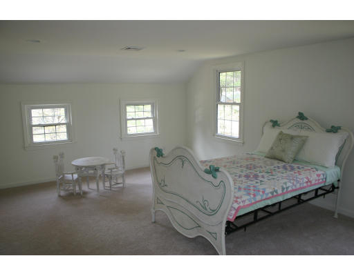 24 Colonial Road Sudbury, MA 01776 - Photo 10 of 14 Gallery Image 10