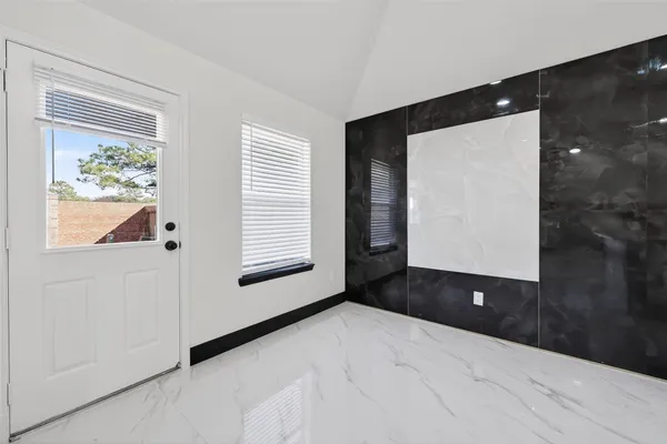 $2,800 | 10703 White Bridge Lane, Sugar Land, TX 77498
