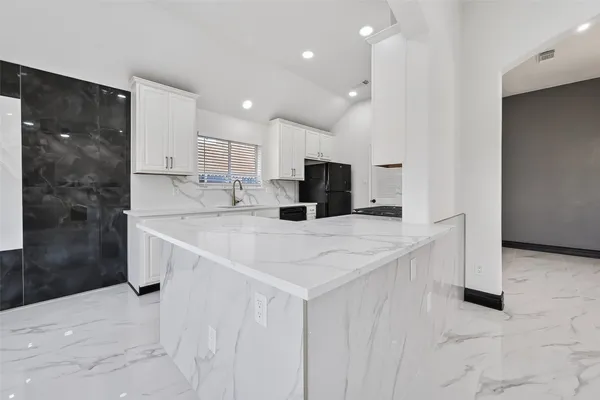 $2,800 | 10703 White Bridge Lane, Sugar Land, TX 77498
