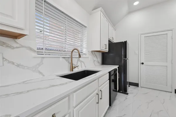 $2,800 | 10703 White Bridge Lane, Sugar Land, TX 77498
