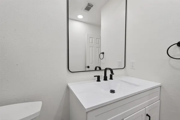 $2,600 | 10703 White Bridge Lane, Sugar Land, TX 77498