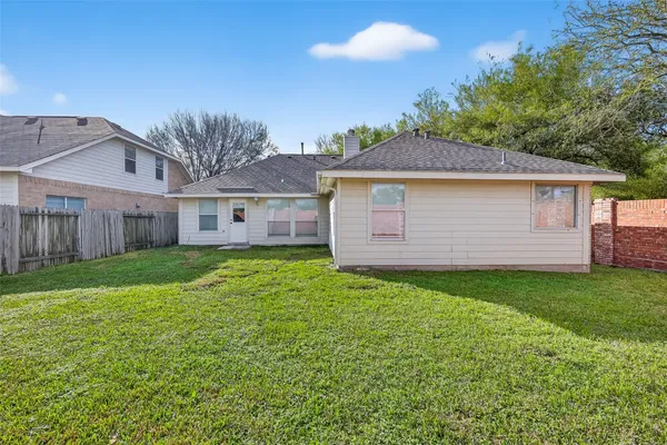 $2,800 | 10703 White Bridge Lane, Sugar Land, TX 77498