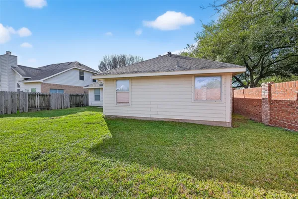 $2,600 | 10703 White Bridge Lane, Sugar Land, TX 77498