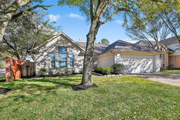 $2,800 | 10703 White Bridge Lane, Sugar Land, TX 77498