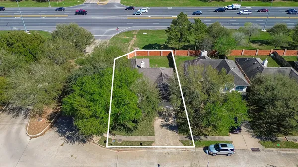 $2,800 | 10703 White Bridge Lane, Sugar Land, TX 77498
