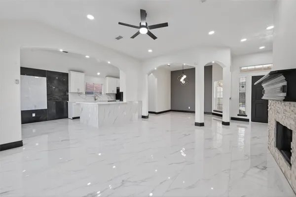 $2,800 | 10703 White Bridge Lane, Sugar Land, TX 77498