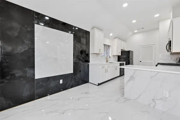 $2,800 | 10703 White Bridge Lane, Sugar Land, TX 77498
