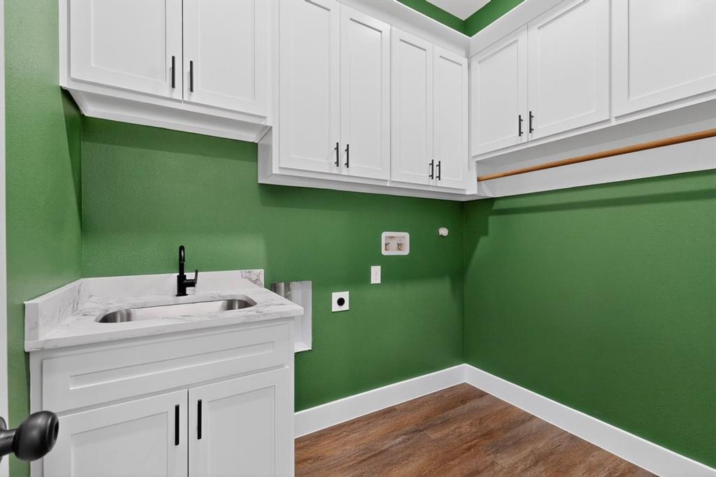 4737 Pine Ridge Court Athens, TX 75752 - Photo 18 of 26 a bathroom with a sink and a mirror