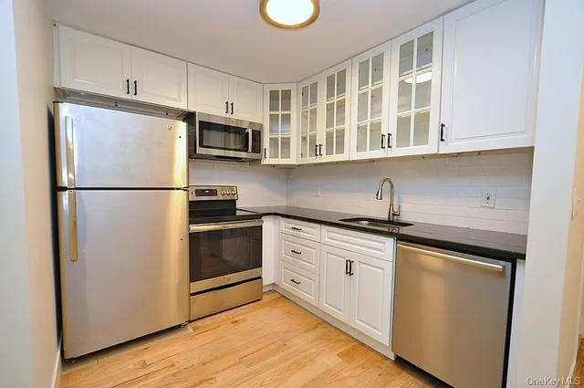 $2,400 | 407 Woodland Hills Road, White Plains, NY 10603