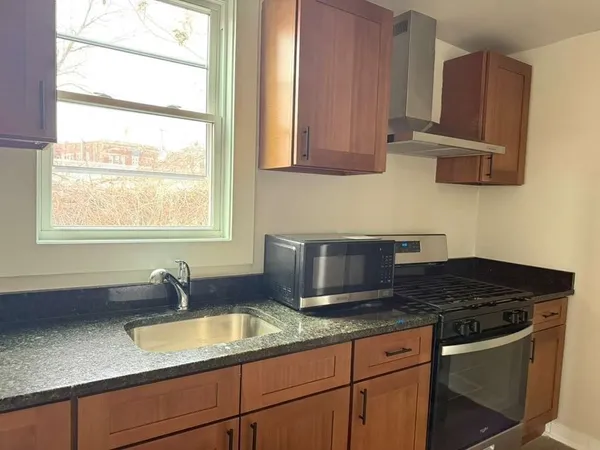 $2,400 | 9 Granville Street, Unit 1, Haverhill, MA 01832