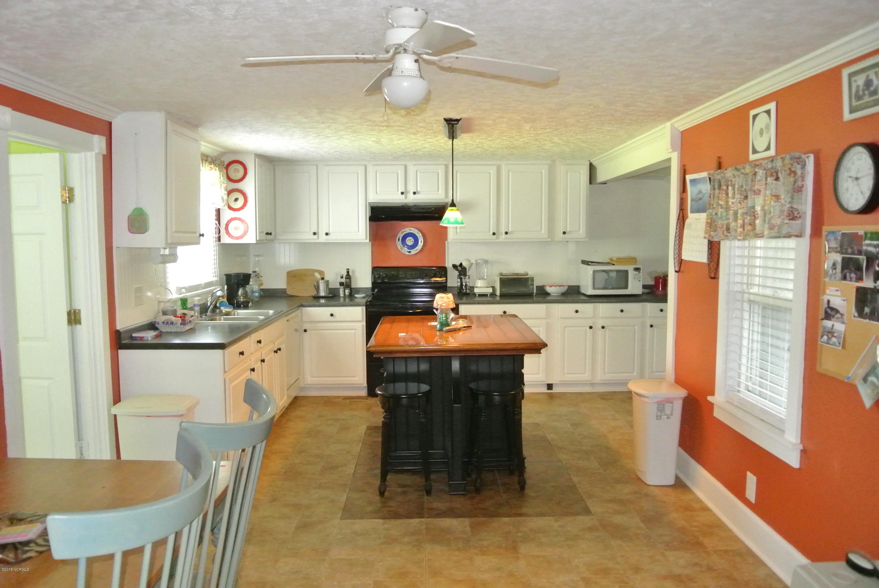 316 Community Road Davis, NC 28524 - Photo 13 of 41 Kitchen / Breakfast Area