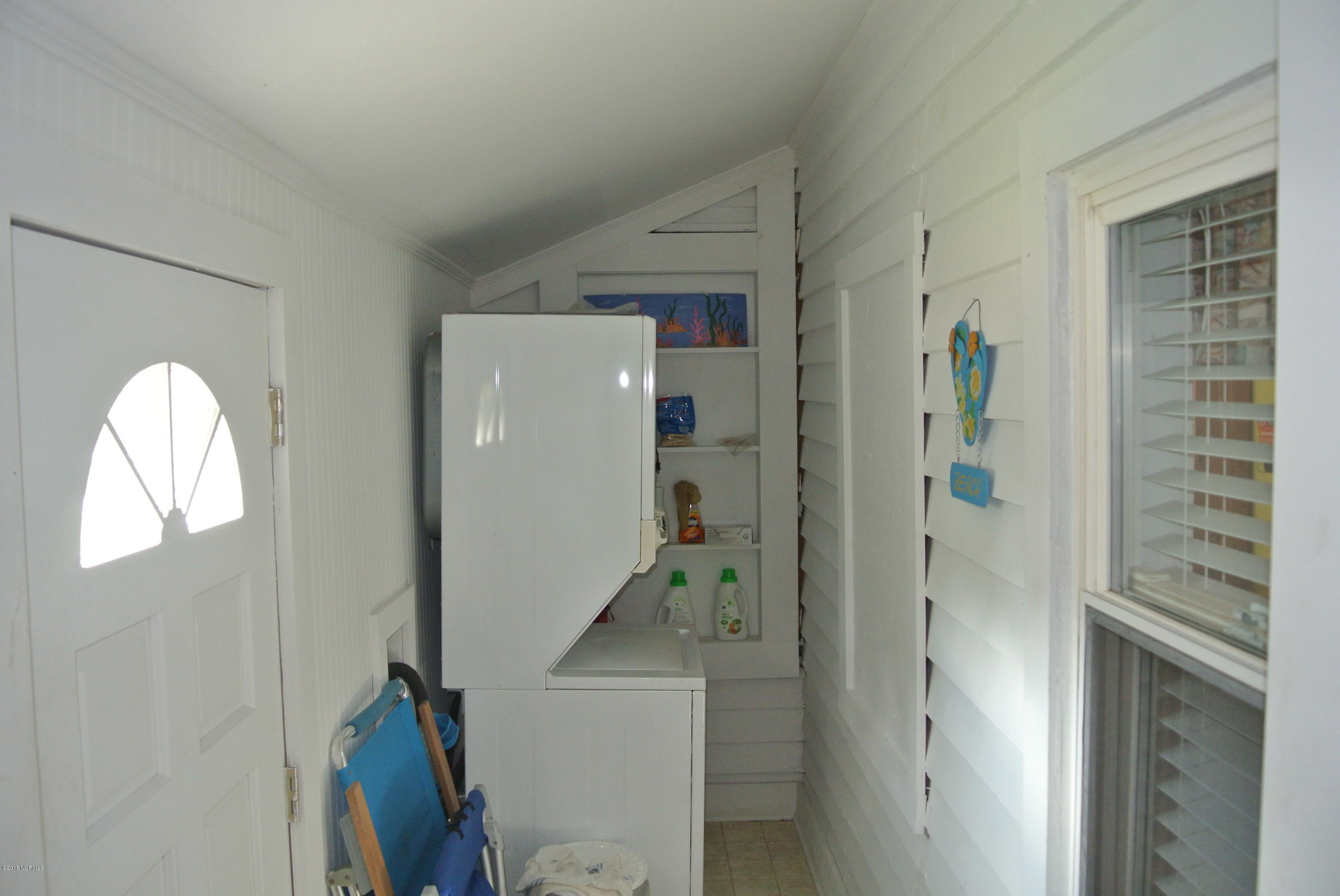 316 Community Road Davis, NC 28524 - Photo 18 of 41 Mud Room