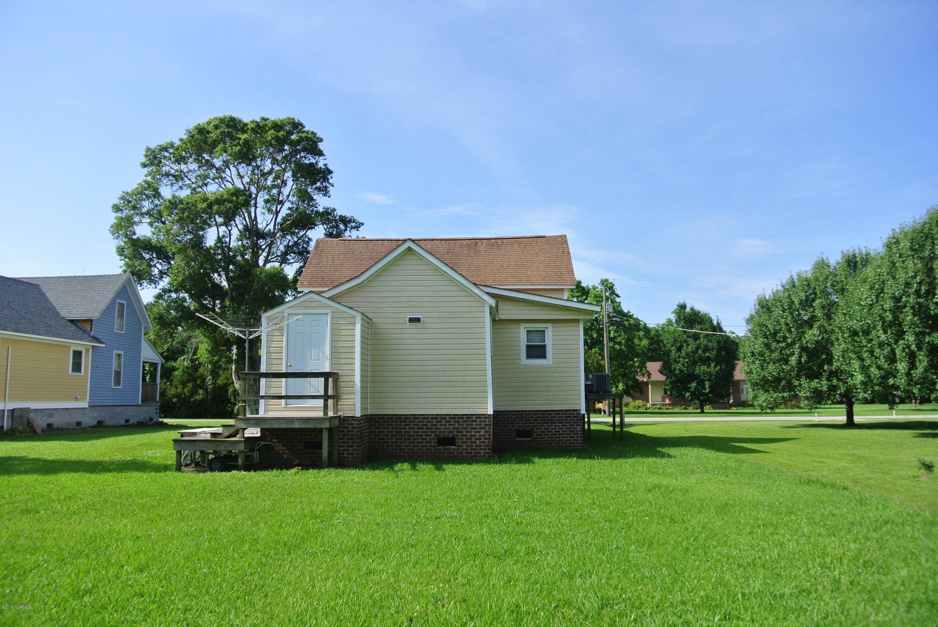316 Community Road Davis, NC 28524 - Photo 4 of 41 DSC_9481