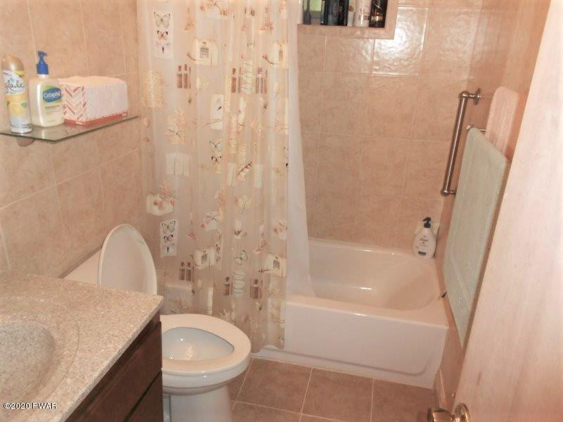 101 Rimrock Lane Hawley, PA 18428 - Photo 11 of 29 1st Floor Bathroom