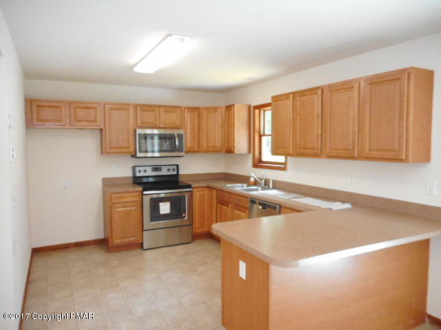 4784 Pine Ridge Drive West Bushkill, PA 18324 - Photo 2 of 14 kitchen1