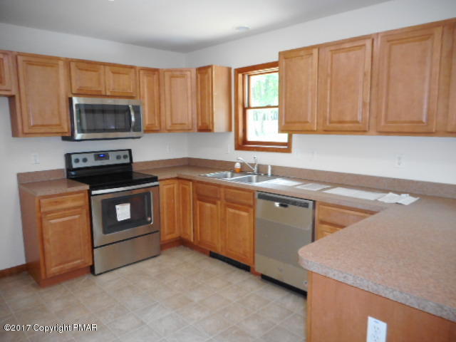 4784 Pine Ridge Drive West Bushkill, PA 18324 - Photo 3 of 14 kitchen2