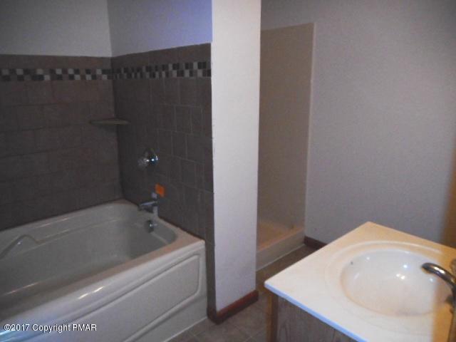4784 Pine Ridge Drive West Bushkill, PA 18324 - Photo 6 of 14 bath