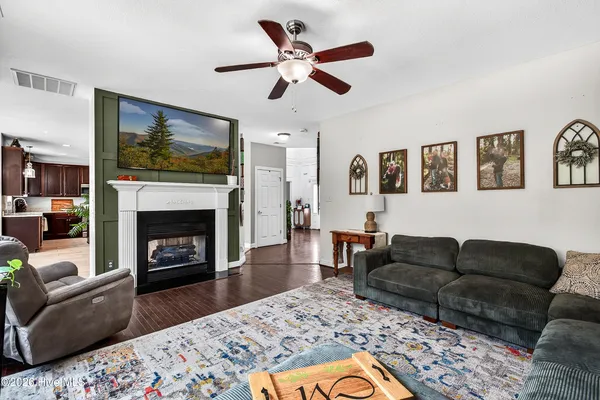 $385,000 | 917 Stagecoach Drive, Jacksonville, NC 28546