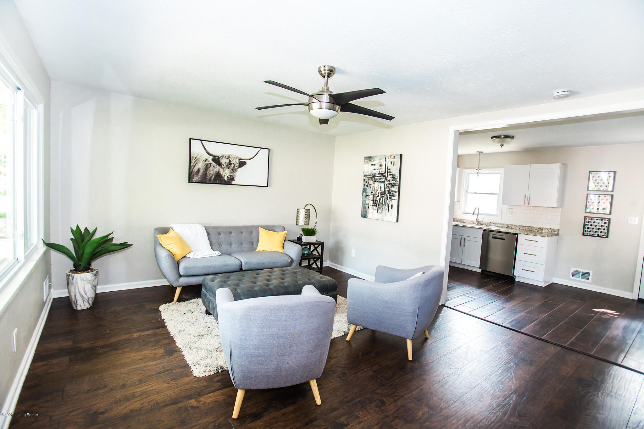 3414 Buckeye Road Louisville, KY 40216 - Photo 3 of 20 LIving Room