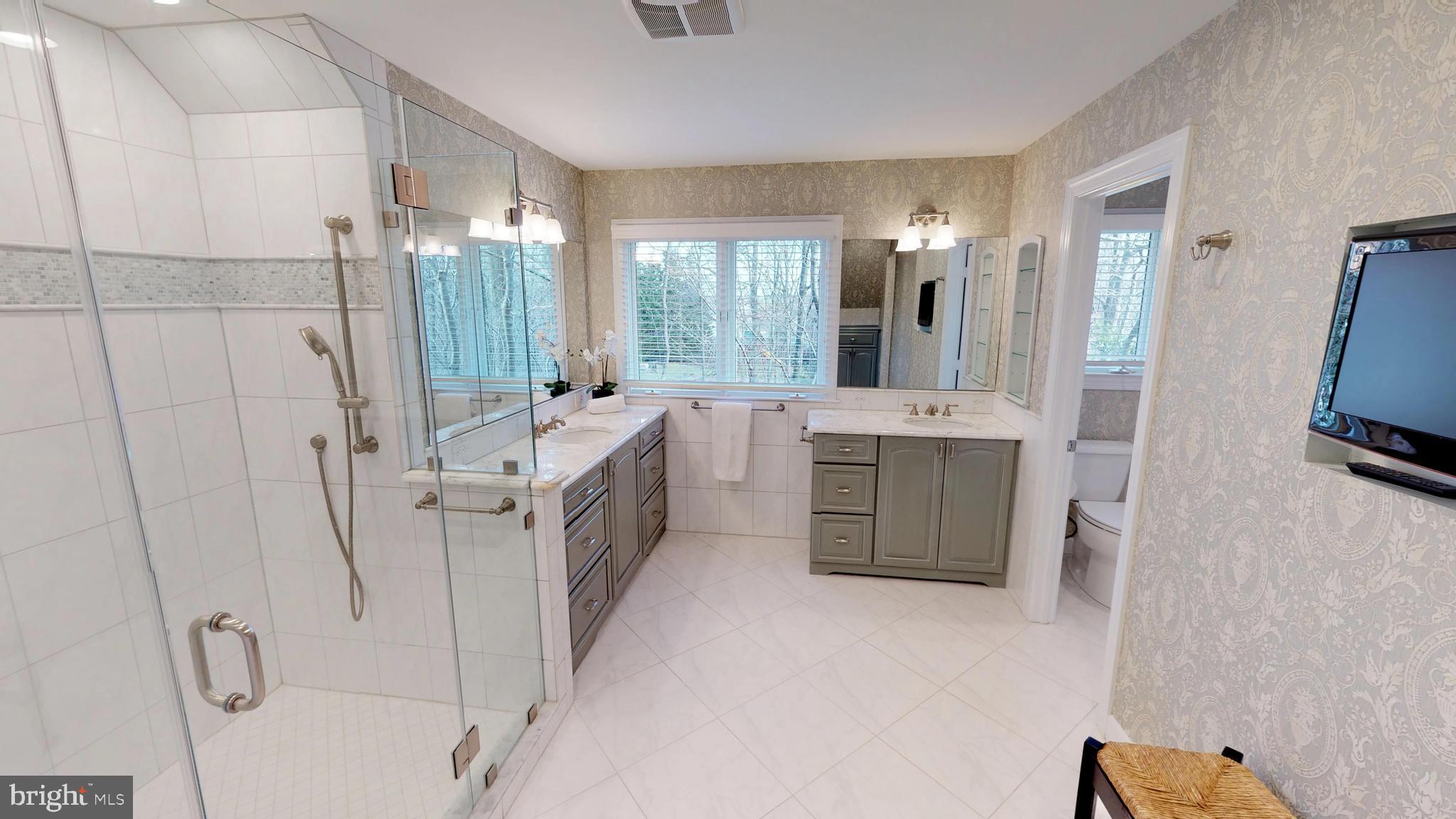 11205 Bright Pond Lane Reston, VA 20194 - Photo 33 of 102 2 Vanities!
