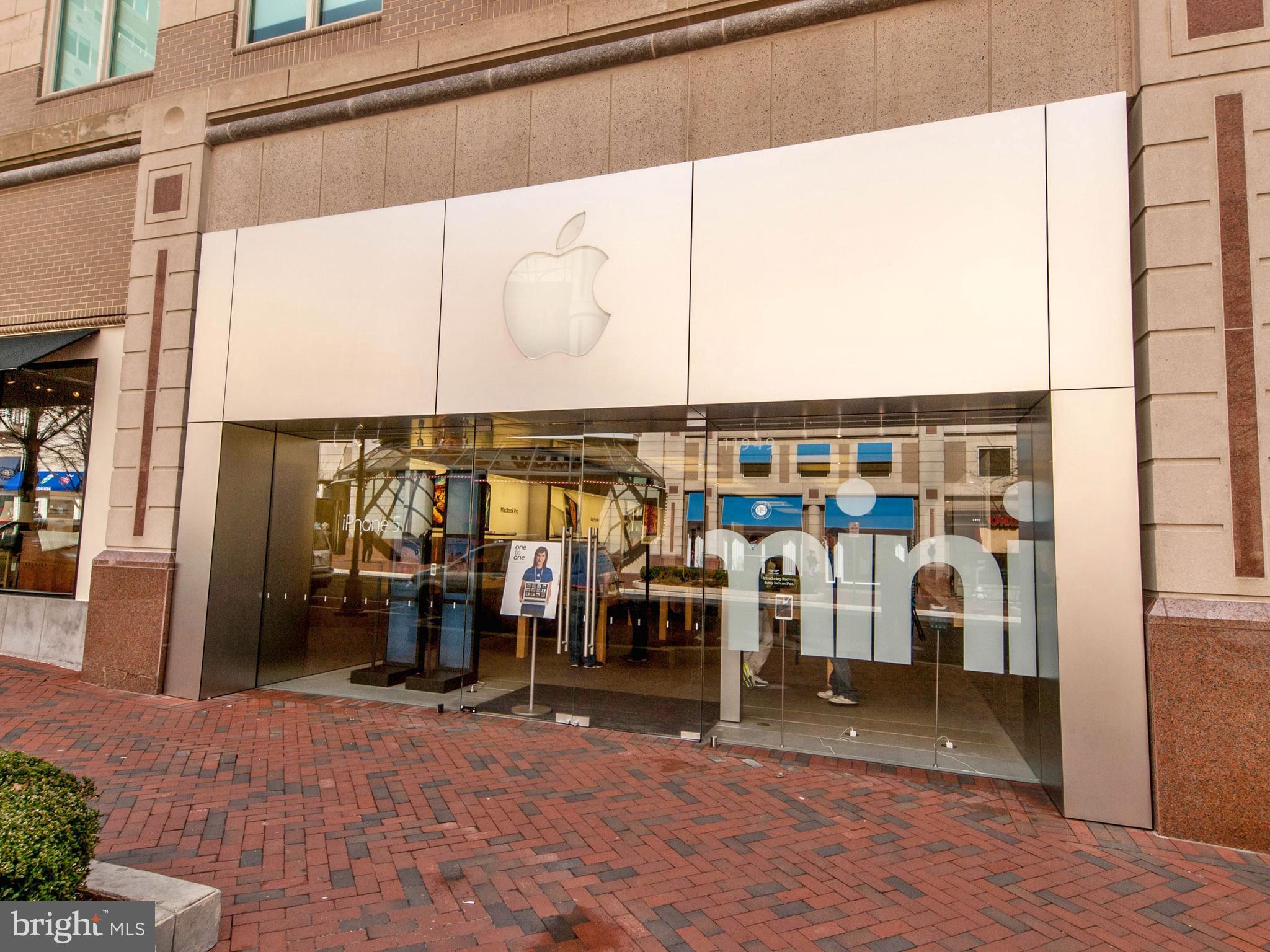 11205 Bright Pond Lane Reston, VA 20194 - Photo 94 of 102 The Apple Store