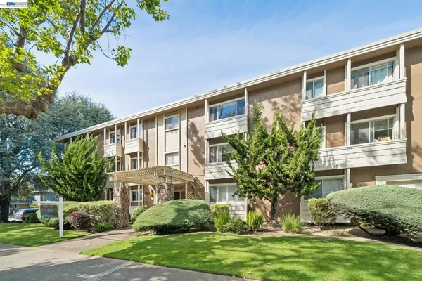$485,000 | 1701 Central Avenue, Unit R, Alameda, CA 94501
