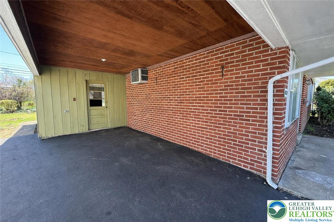 3124 Roxford Road Allentown, PA 18103 - Photo 3 of 23 a view of a garage