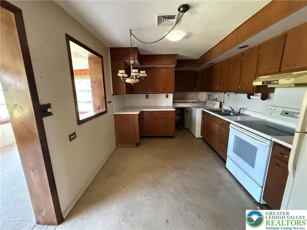 3124 Roxford Road Allentown, PA 18103 - Photo 7 of 23 a kitchen with cabinets a sink and appliances