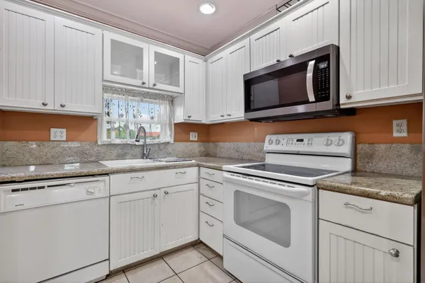 $1,750 | 9410 North Hollybrook Lake Drive, Unit 303, Pembroke Pines, FL 33025