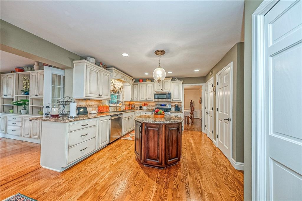 310 Wildberry Road Pittsburgh, PA 15238 - Photo 10 of 45